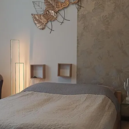 4 In Mit Balkon, Garten Und Kostenlosen Parkplatz شقة