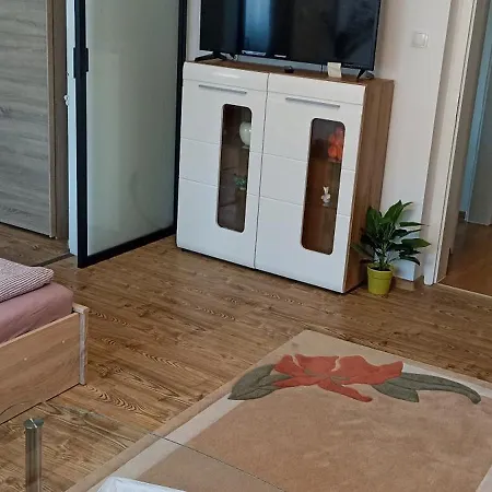 4 In Mit Balkon, Garten Und Kostenlosen Parkplatz アパート レオーベン