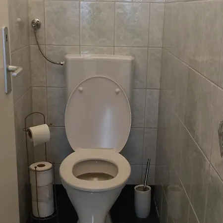 4 In Mit Balkon, Garten Und Kostenlosen Parkplatz アパート