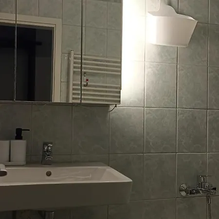 4 In Mit Balkon, Garten Und Kostenlosen Parkplatz Леобен