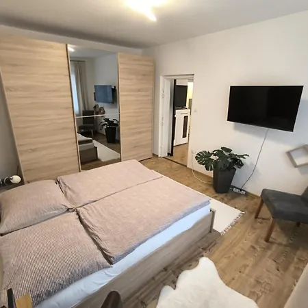 4 In Mit Balkon, Garten Und Kostenlosen Parkplatz * لوبن