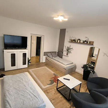 4 In Mit Balkon, Garten Und Kostenlosen Parkplatz شقة