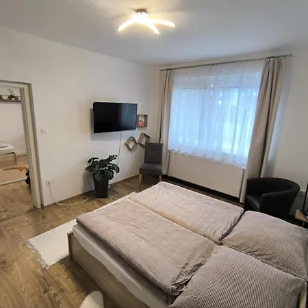 Appartement 4 In Mit Balkon, Garten Und Kostenlosen Parkplatz