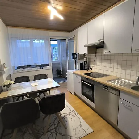 4 In Mit Balkon, Garten Und Kostenlosen Parkplatz アパート レオーベン