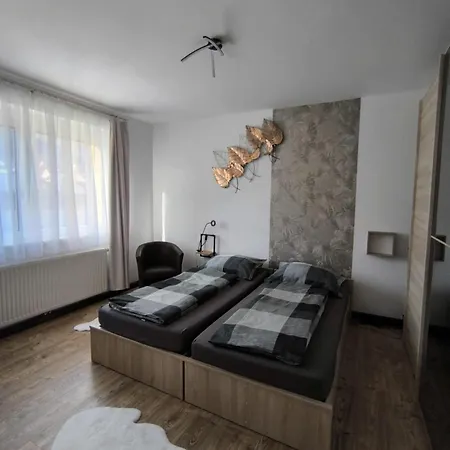 4 In Mit Balkon, Garten Und Kostenlosen Parkplatz Apartamento