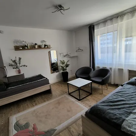 4 In Mit Balkon, Garten Und Kostenlosen Parkplatz *