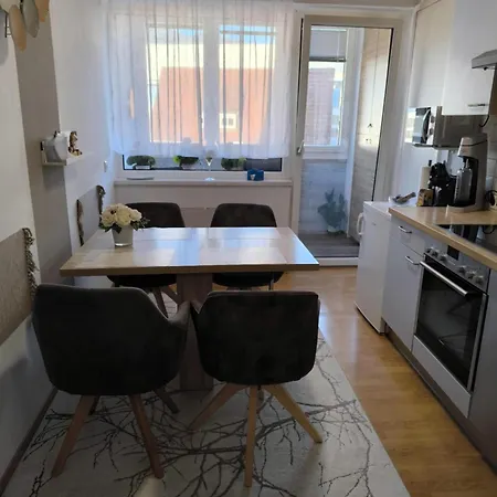 4 In Mit Balkon, Garten Und Kostenlosen Parkplatz شقة *