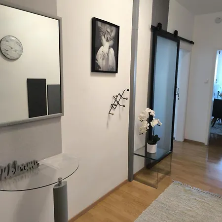 4 In Mit Balkon, Garten Und Kostenlosen Parkplatz アパート レオーベン
