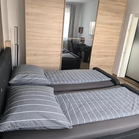 4 In Mit Balkon, Garten Und Kostenlosen Parkplatz Apartamento