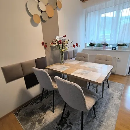 4 In Mit Balkon, Garten Und Kostenlosen Parkplatz アパート *