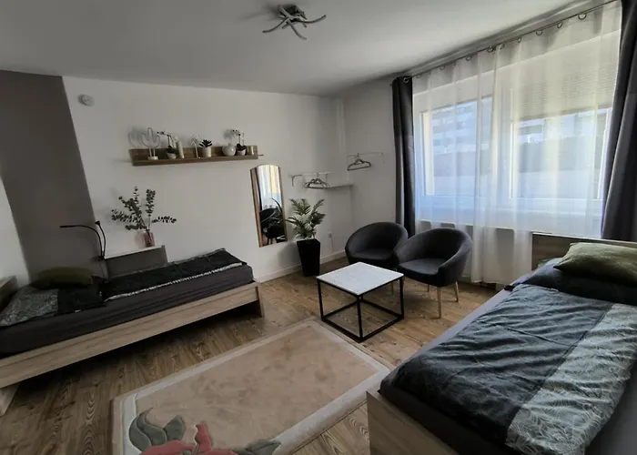 4 In Mit Balkon, Garten Und Kostenlosen Parkplatz *