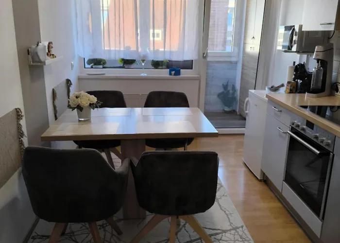 4 In Mit Balkon, Garten Und Kostenlosen Parkplatz Appartement *